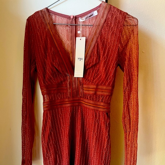 Lace Australian dress - Picture 1 of 6